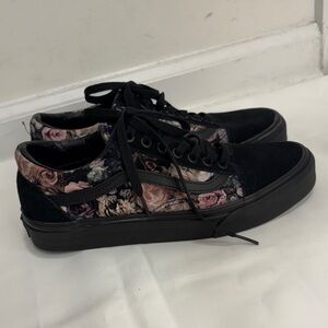VANS BLACK FLORAL UNISEX WOMEN SIZE 8.5 MEN SIZE 7!!